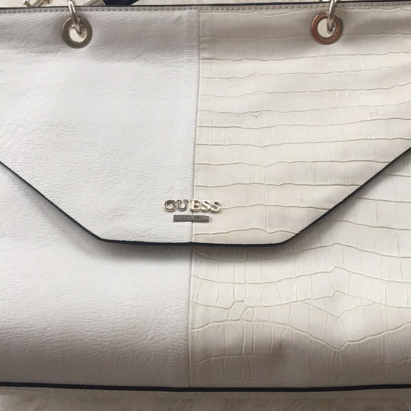 Guess color-block handbag 👜 - Picture 2 of 8